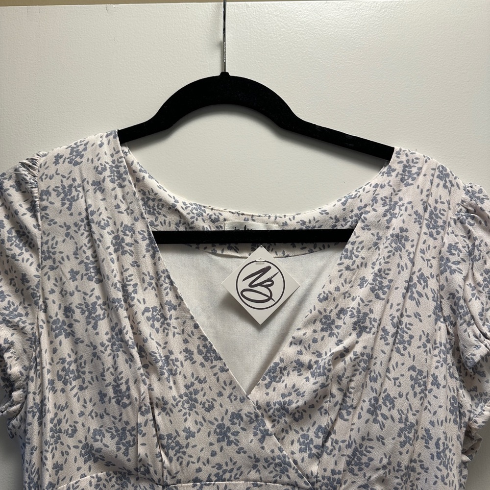 NWT Boutique Floral V-Neck Dress